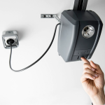 Kit automatizare pentru usa de garaj Somfy GDK 700, Motor 24V, Blocare anti-furt