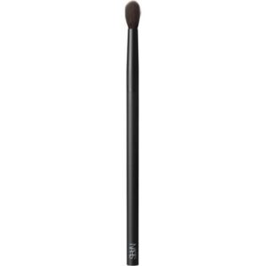 NARS Blending Brush perie pentru difuzarea machiajului fard de ochi