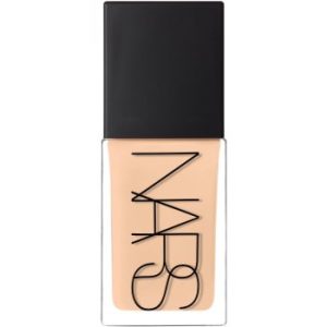 NARS Light Reflecting Foundation machiaj de stralucire pentru un look natural