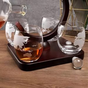 Decantor Glob Pamantesc cu Patru Pahare Deluxe - Gift Set