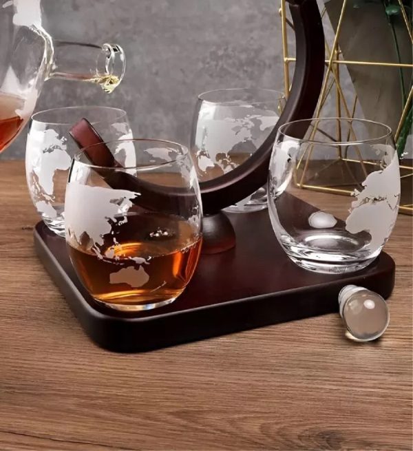 Decantor Glob Pamantesc cu Patru Pahare Deluxe - Gift Set