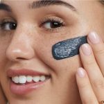 Garnier Pure Active mască facială neagră, contra punctelor negre și a acneei, cu cărbune activ 3 în 1