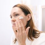 Uriage Bariésun Anti-Brown Spot Fluid SPF 50+ protective fluid cu o protectie UV ridicata