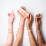Essence love that GLOW & BRONZE Patela pentru conturul fetei