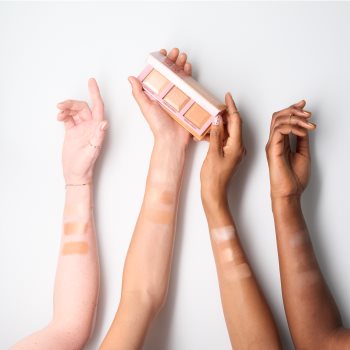 Essence love that GLOW & BRONZE Patela pentru conturul fetei