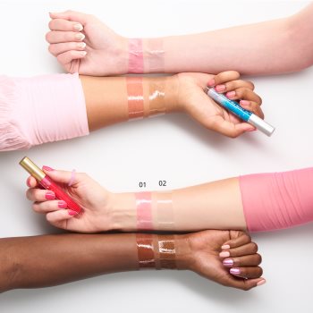 Essence WHAT THE FAKE! lip gloss cu efect racoritor