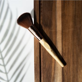 So Eco Blush Brush perie pentru fata cu peri hipoalergenici