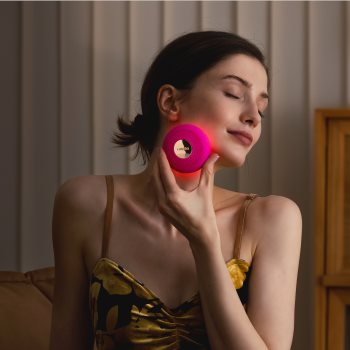 FOREO UFO™ 3 LED aparat sonic pentru accelerarea efectului măștilor de ten cu lumină LED și NIR
