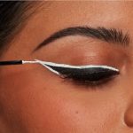 NYX Professional Makeup Vivid Matte eyeliner cu efect matifiant
