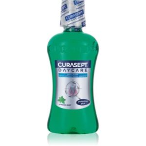 Curasept Daycare Strong Mint apa de gura pentru o protecție completă pentru dinți și respirație proaspătă