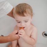 Mushie Finger Toothbrush periuta de dinti pentru deget pentru copii