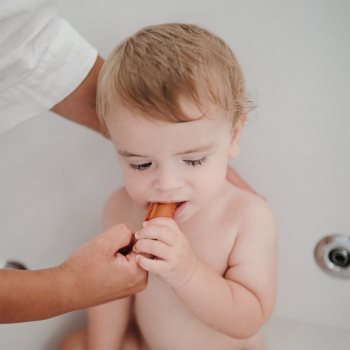 Mushie Finger Toothbrush periuta de dinti pentru deget pentru copii