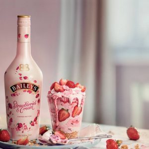 Bailey's Strawberries & Cream Lichior Limited Edition 0.7L