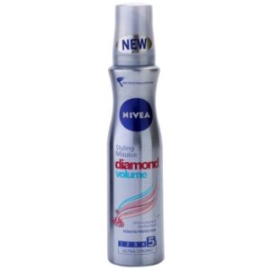 Nivea Diamond Volume spuma pentru volum și strălucire
