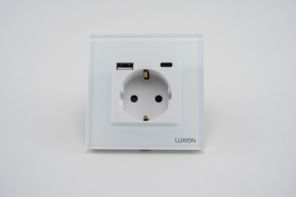 Priza Simpla + USB-A + USB-C LUXION cu Rama din Sticla