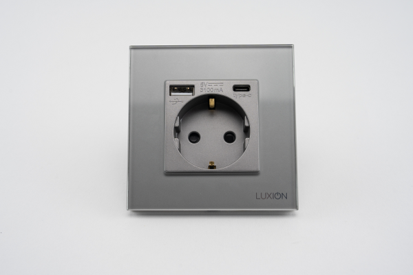 Priza Simpla + USB-A + USB-C LUXION cu Rama din Sticla