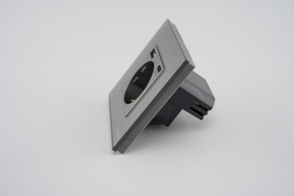 Priza Simpla + USB-A + USB-C LUXION cu Rama din Sticla